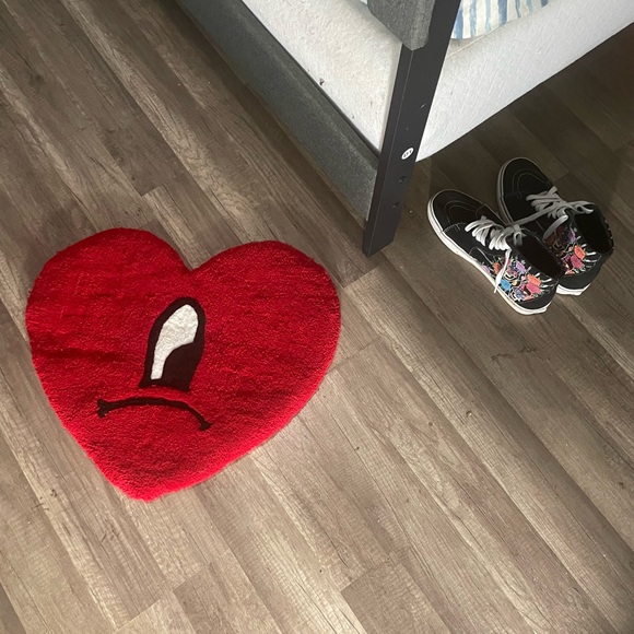 Bad bunny heart tufted rug 20x20 - Picture 3 of 3